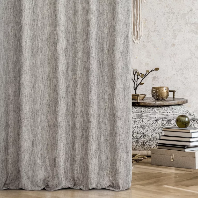 Zasłona szyta na taśmie 8 cm popielata z tkaniny o naturalnym splocie i efektem melanżu, z dodatkiem nici metalicznej Italissima Eva Minge