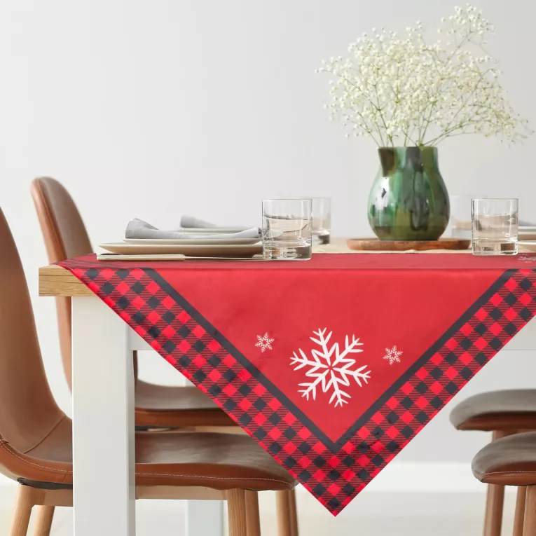 Bieżnik na stół czerwono, czarny 85x85 cm welwetowy RUDOLF z motywem śnieżynek i ozdobną kantą w kratę