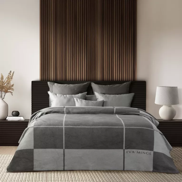 Koc bawełniano-akrylowy 220x240 cm srebrno, stalowy z geometrycznym nadrukiem ELEGANTE Eva Minge