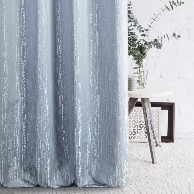 Zasłona szyta na taśmie 5 cm BECKY niebieska w nieregularny marmurkowy wzór z lekkim połyskiem