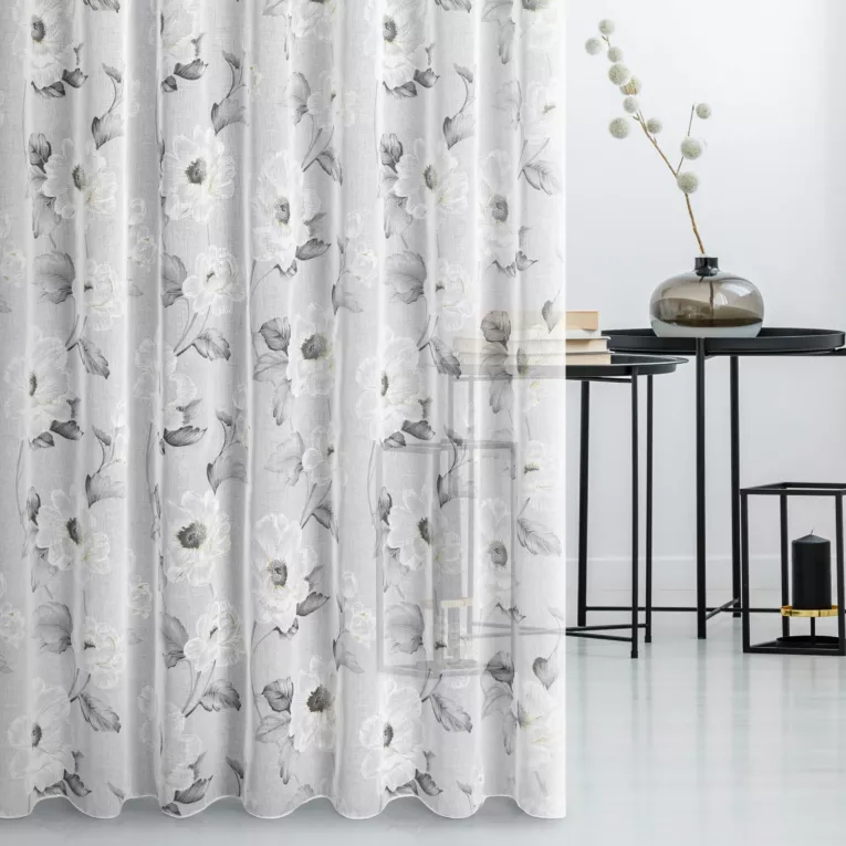 Firana szyta na taśmie 5 cm biało oliwkowa z matowej etaminy z kwiatowym nadrukiem