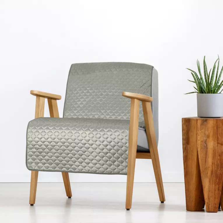 Narzuta welwetowa na fotel srebrna 70x160 cm pikowana w geometryczny wzór metodą hot press DIMON