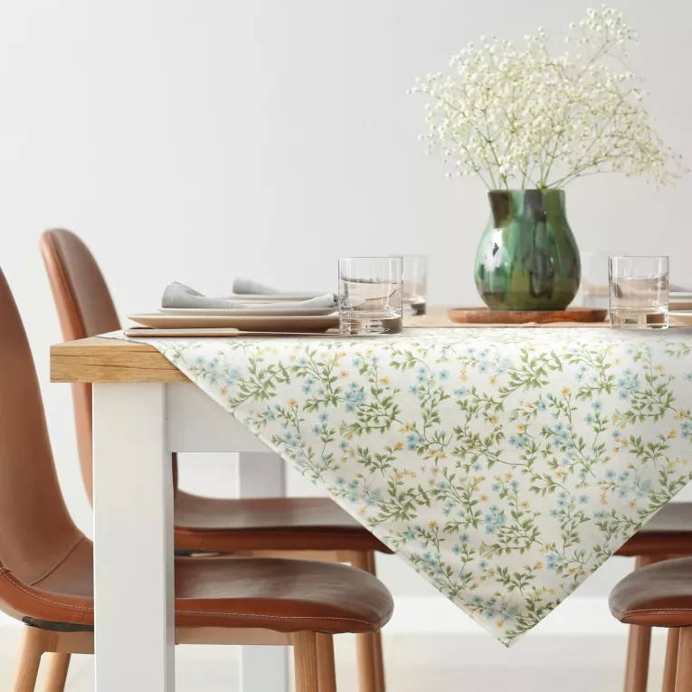 Obrus na stół plamoodporny 85x85 cm kremowo, zielony w drobne kwiaty - TARA