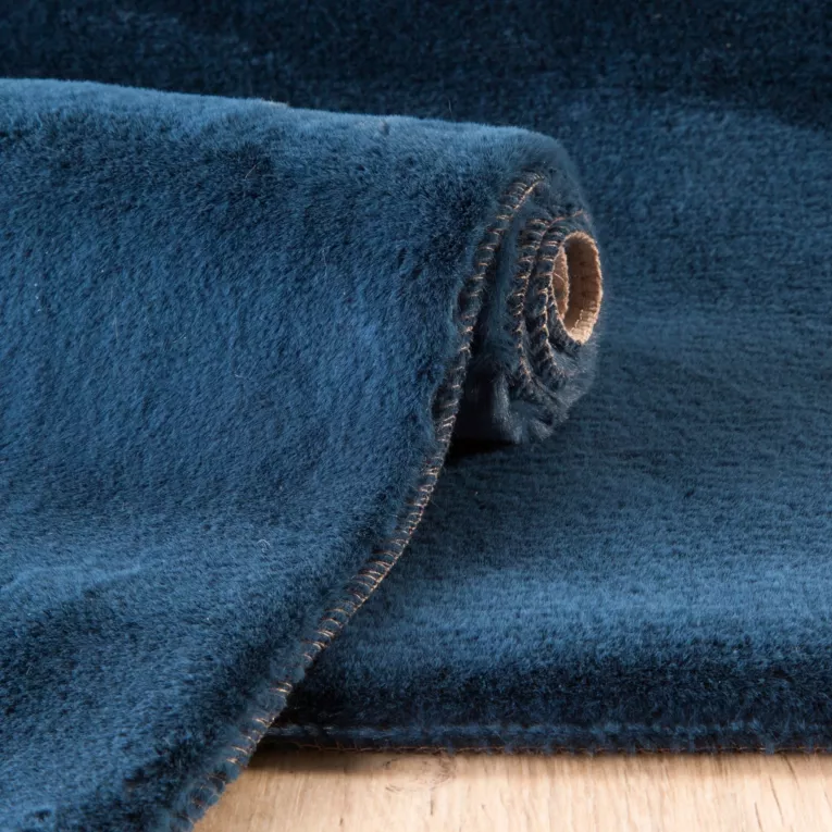 Dywanik dekoracyjny o strukturze futra