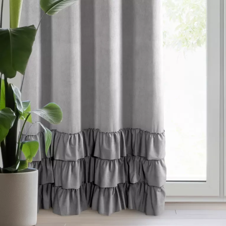 Zasłona stalowa z welwetu zdobiona trzema subtelnymi falbanami 140x250 cm przelotka MEGI