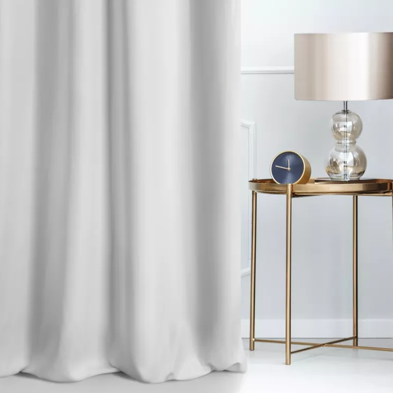 Zasłona szyta na taśmie 5 cm LUXOR biała z eleganckiej lśniącej tkaniny o drobnym splocie