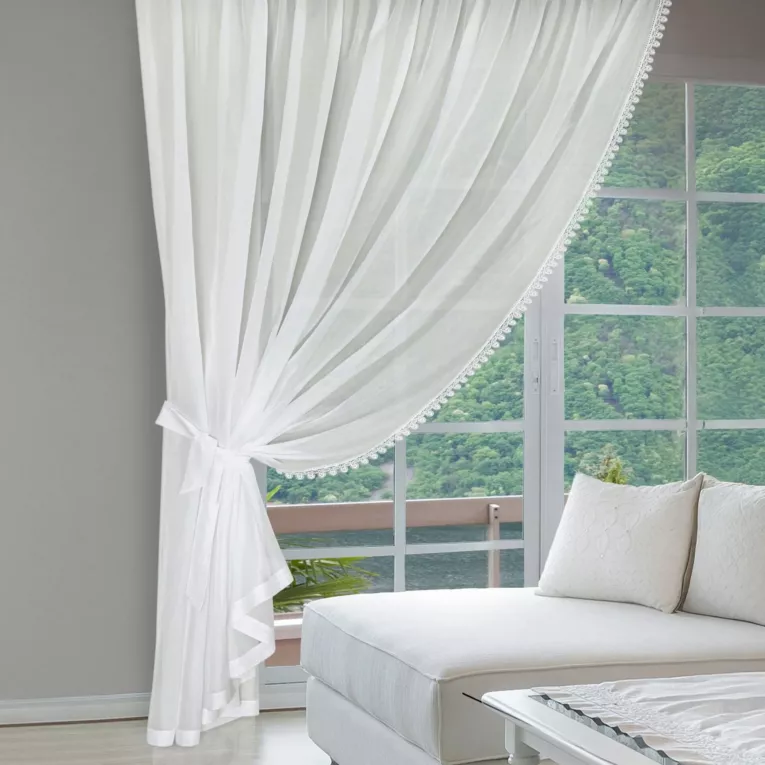 Firana kremowa z woalu zdobiona ażurową gipiurą 240x250 cm taśma - VENECJA1