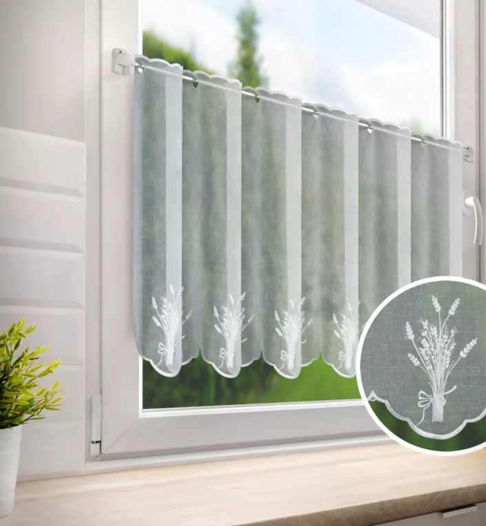 Tkanina firanowa zazdrostka z etaminy z haftem lawendy