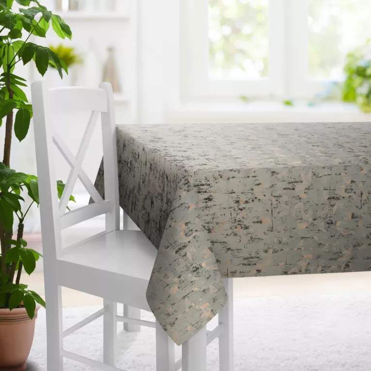 Obrus szyty srebrno złocisty z tkaniny welwetowej zdobionej połyskującym drukiem