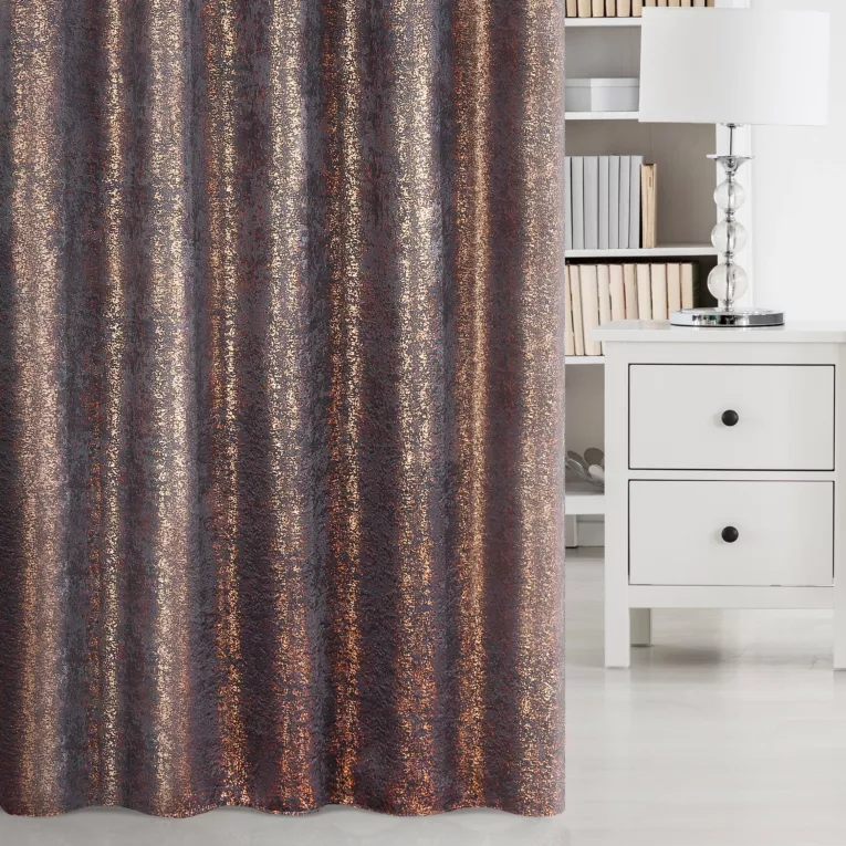 Zasłona KATIE zaciemniająca typu blackout z nakrapianym miedzianym nadrukiem