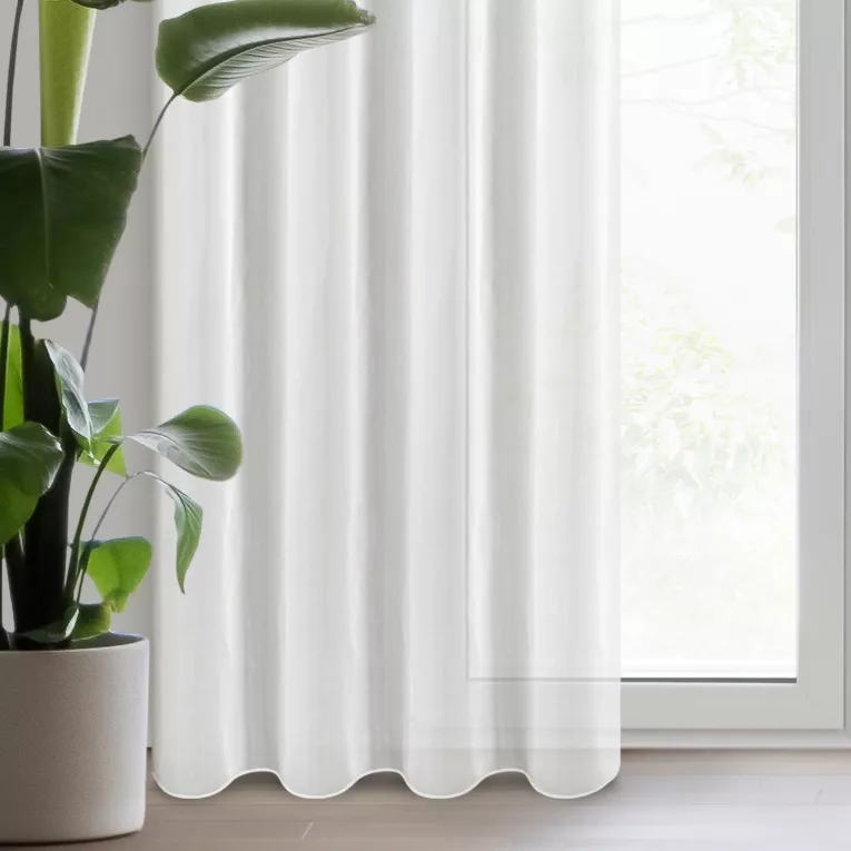 Firana kremowa z gładkiego mlecznego woalu wykończona szwem obciążającym VIOLET 500x220 cm przelotka