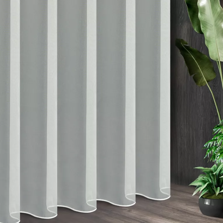 Tkanina firanowa uniwersalna, transparentna matowa siateczka zakończona szwem obciążającym