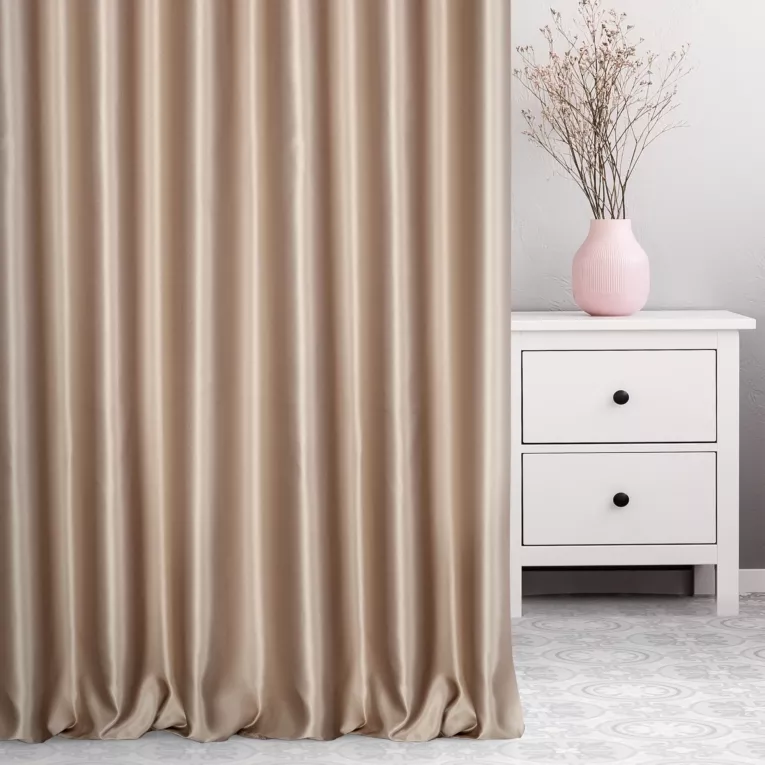 Zasłona szyta na taśmie 8 cm ciemnobeżowa z jednokolorowej gładkiej tkaniny