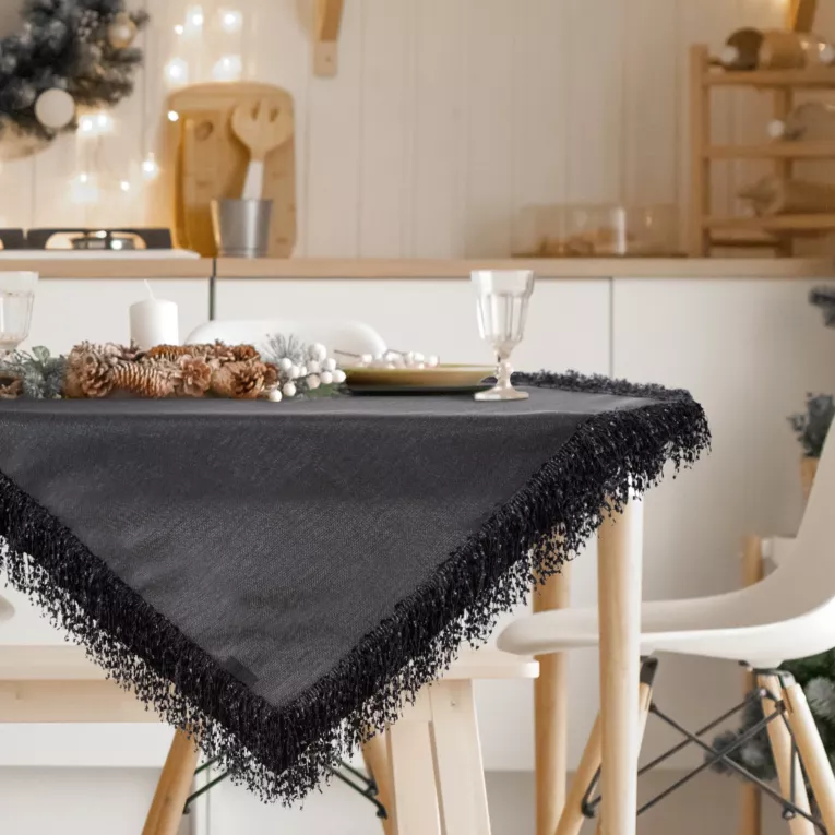 Bieżnik na stół czarny 85x85 cm TINA zdobiony puszystymi frędzlami EUROFIRANY PREMIUM