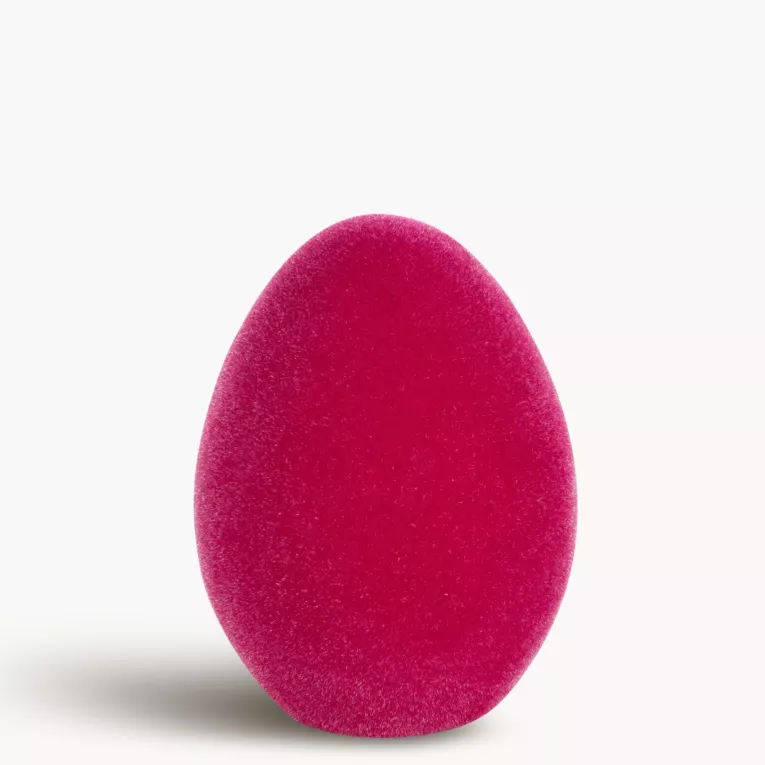 Wielkanocna figurka w kształcie jajka o strukturalnym meszkowym wykończeniu