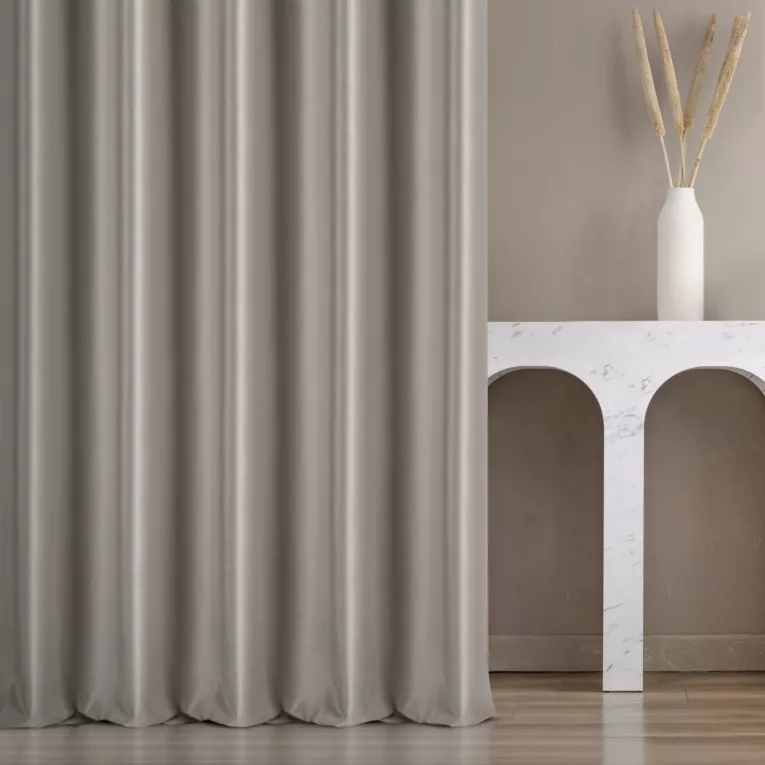 Zasłona szyta na taśmie 5 cm srebrna z miękkiej półmatowej tkaniny welwetowej