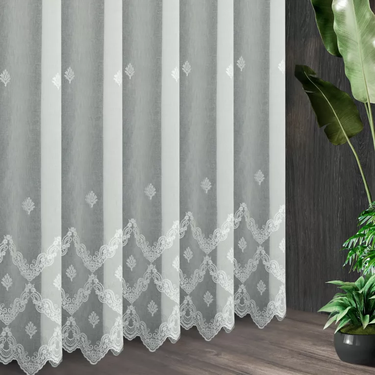 Tkanina firanowa etamina  haftowana w ornamentowy wzór