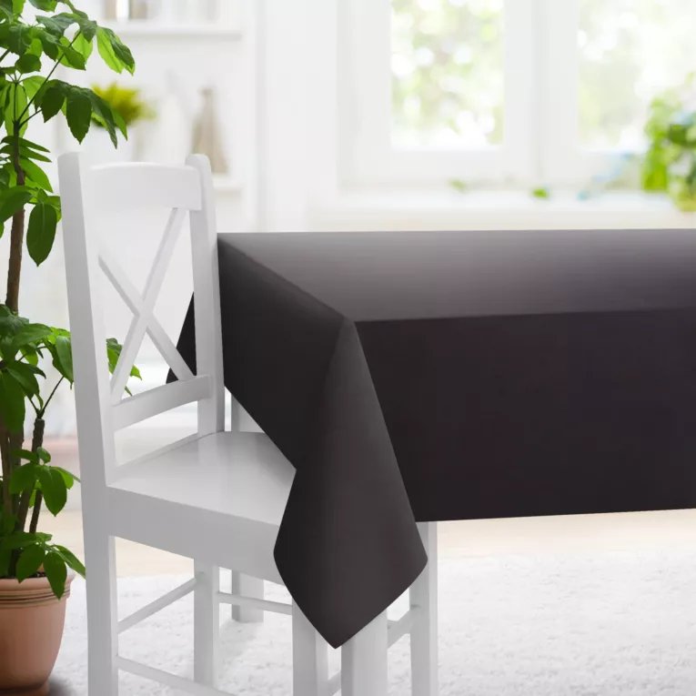 Obrus szyty ciemnofioletowy z miękkiej półmatowej tkaniny welwetowej