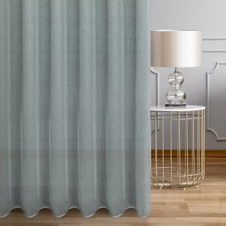 Firana szyta na taśmie 5 cm miętowa z tkaniny z efektem deszyku oraz dodatkiem połyskującej nici, wykończona obciążnikiem