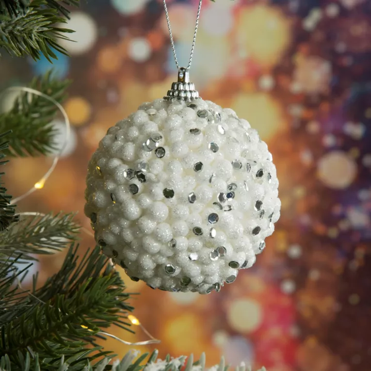 Bombka choinkowa z drobnych kuleczek obsypana lśniącym brokatem i kryształkami