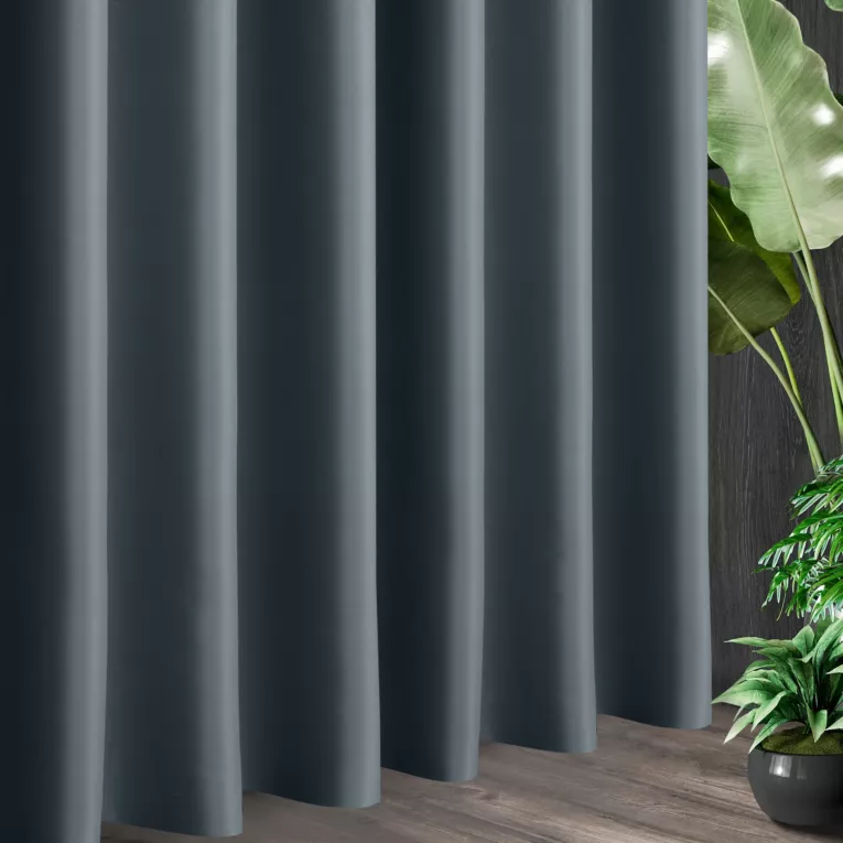 Tkanina zasłonowa gładka z gatunku blackout