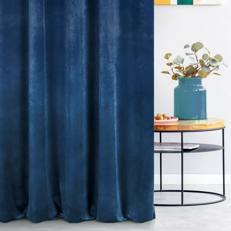 Zasłona szyta na taśmie 5 cm granatowa z miękkiej tkaniny welwetowej
