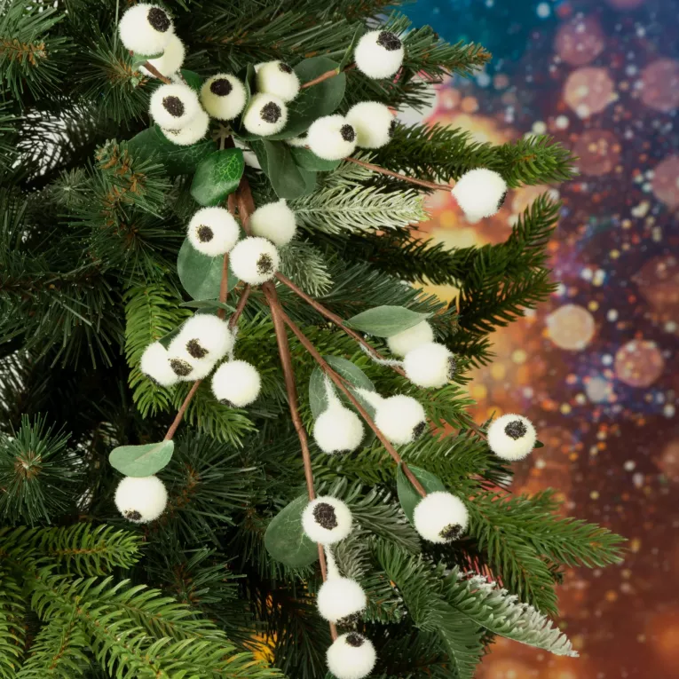 Zimowa gałązka z białymi kuleczkami