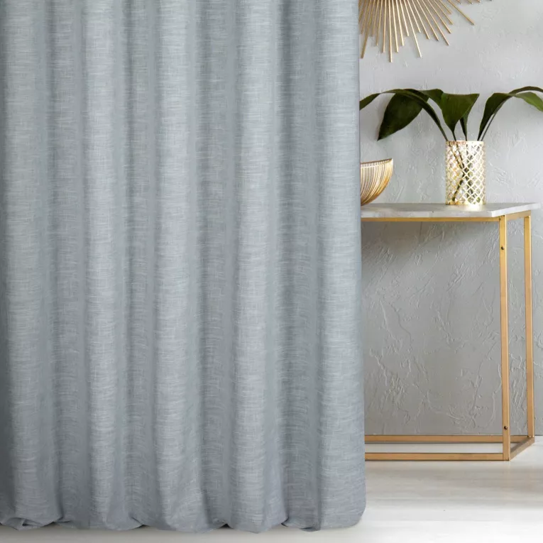 Zasłona szyta na taśmie 5 cm srebrna ze strukturalnej tkaniny typu blackout, zaciemniająca w 100%