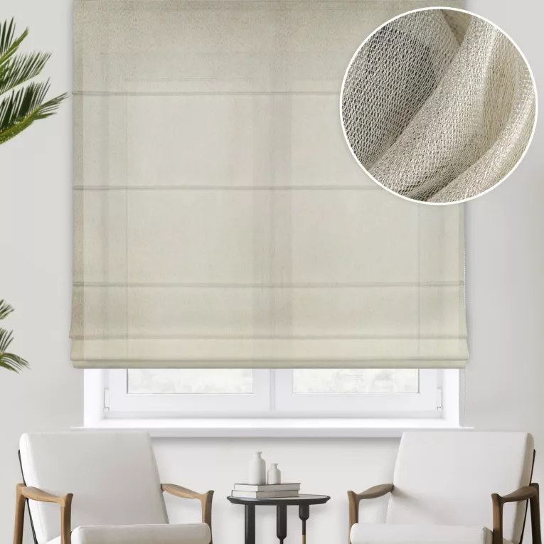 Roleta rzymska złota z delikatnie połyskującej tkaniny wykończonej obciążnikiem