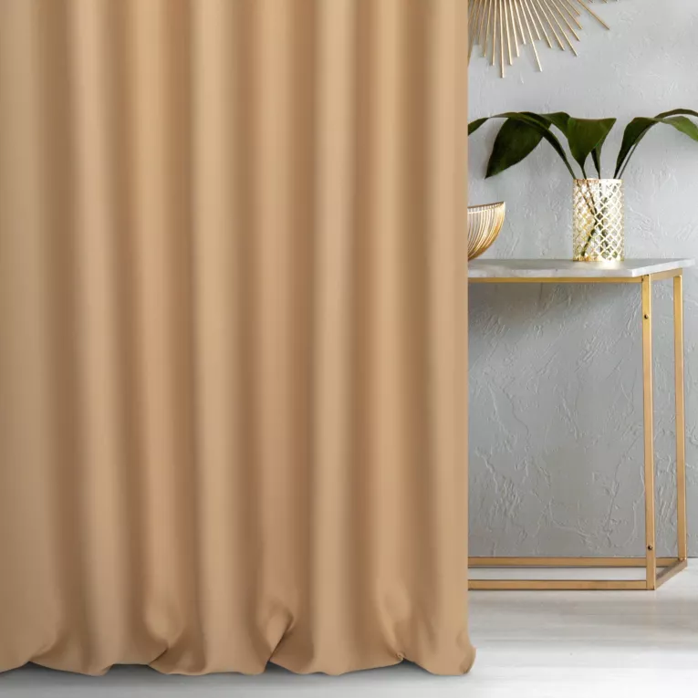 Zasłona szyta na taśmie 5 cm ciemnobeżowa z gładkiej zaciemniającej tkaniny typu dimout
