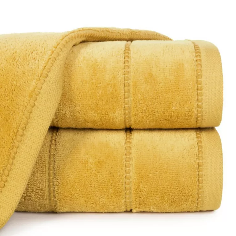 Ręcznik kąpielowy 70x140 cm bawełniany kolor musztardowy z welwetową ozdobną bordiurą 500 g/m2 MARI