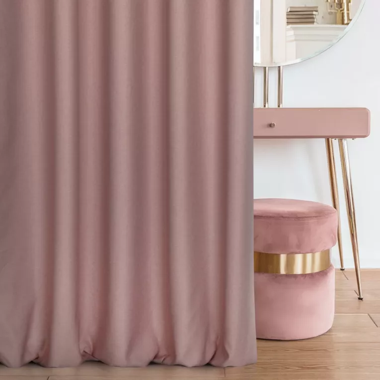 Zasłona szyta na flexach pudrowo różowa z miękkiej tkaniny o welurowej strukturze