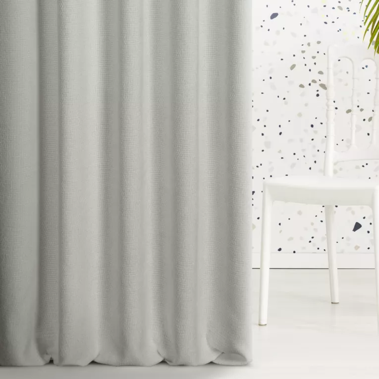 Zasłona szyta na taśmie 5 cm srebrna z miękkiej tkaniny szenilowej