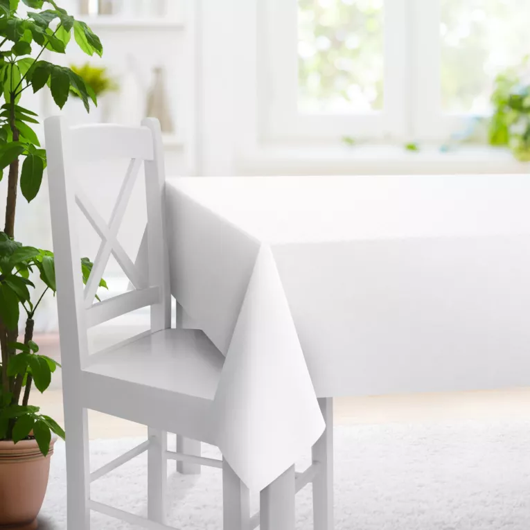 Obrus szyty CASSIA naturalny Z MIĘKKIEJ TKANINY O REGULARNYM, LUŹNYM SPLOCIE, WYKOŃCZONA OBCIĄŻNIKIEM