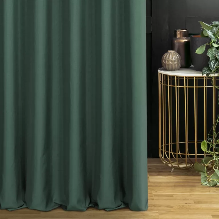 Zasłona szyta na tunelu ciemnozielona z gładkiej tkaniny obiciowej