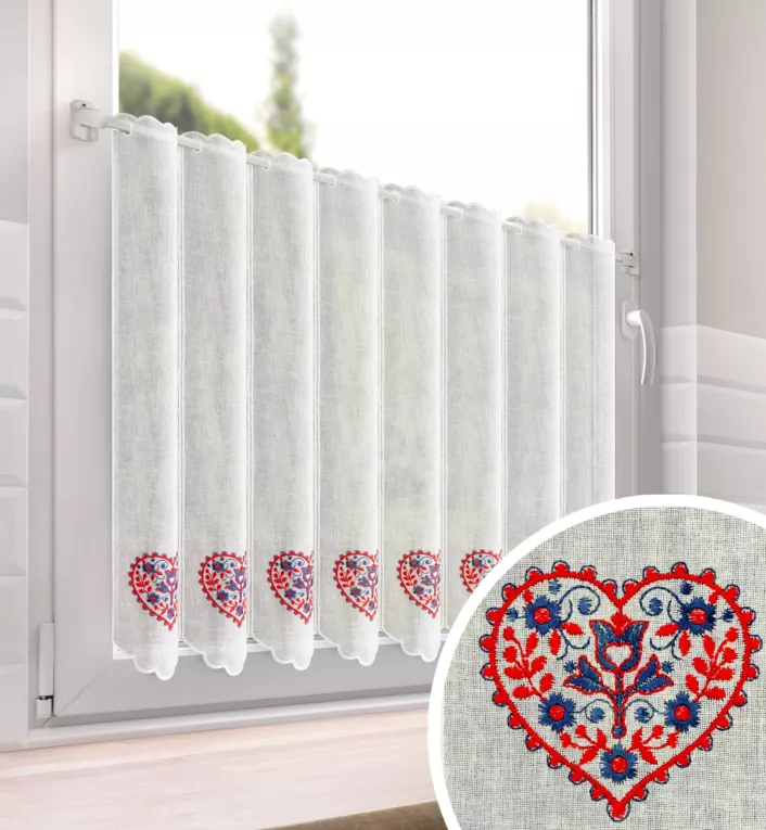 Tkanina firanowa zazdrostka zdobiona haftem folklorystycznym