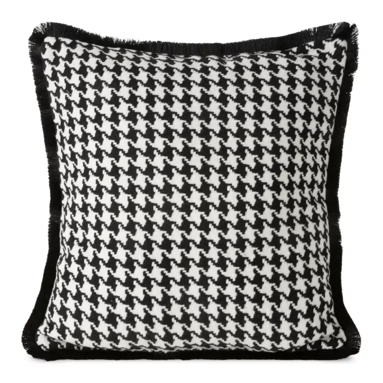 Poszewka na poduszkę 45x45 cm welwetowa czarno, biała w pepitkę zdobiona frędzlami na brzegach PEPITKA
