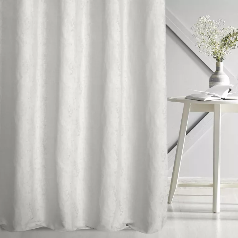 Zasłona szyta na taśmie 5 cm jasnobeżowa z tkaniny szenilowej z efektem przecierki