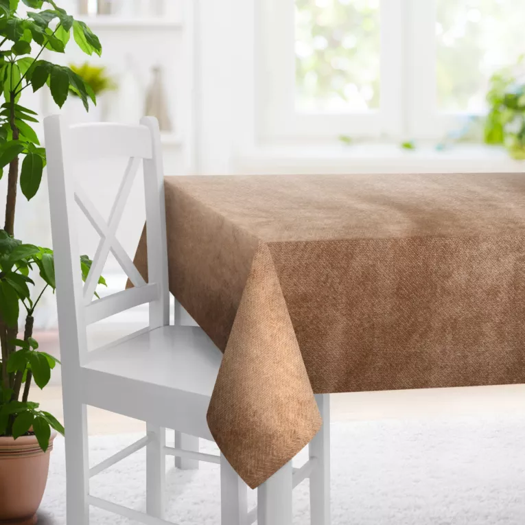 Obrus szyty ciemnobeżowy z miękkiej welwetowej tkaniny z połyskiem