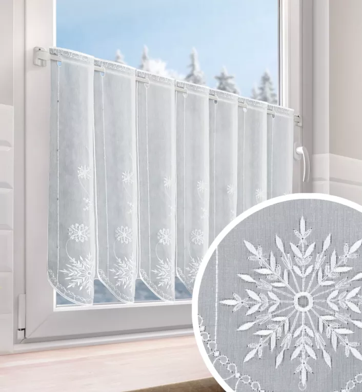 Tkanina firanowa zazdrostka zdobiona świątecznym haftem