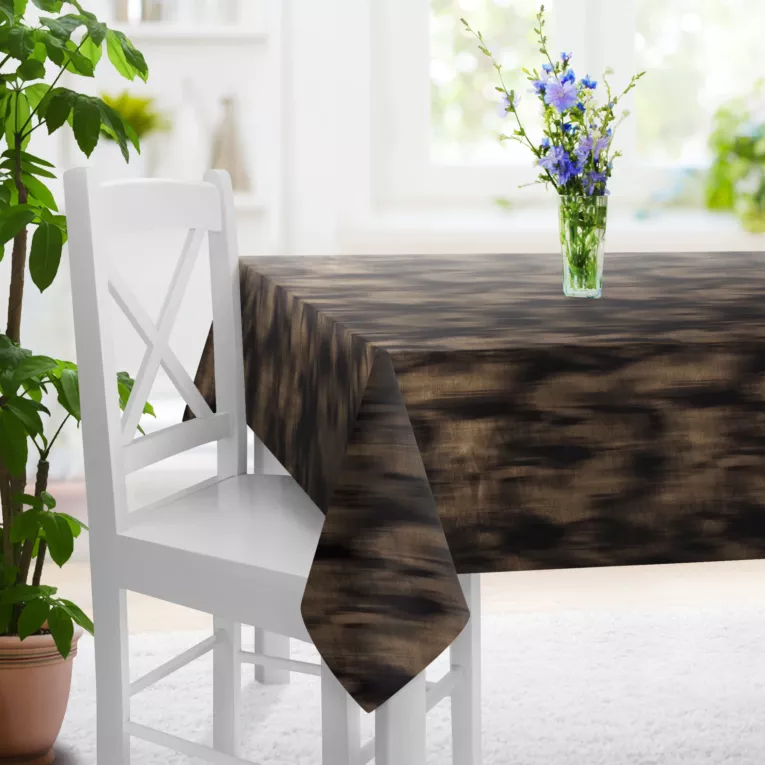 Obrus szyty czarno złoty z tkaniny satynowej z połyskliwym nadrukiem Italissima Eva Minge