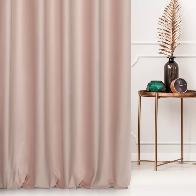 Zasłona szyta na taśmie 5 cm jasnoróżowa z miękkiej półmatowej tkaniny welwetowej