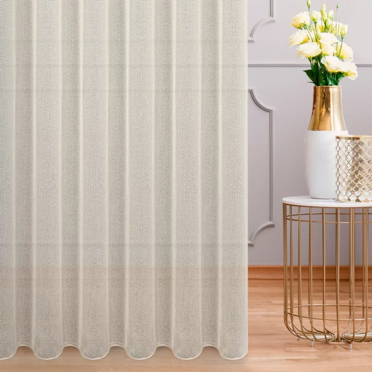 Tkanina firanowa siateczka z delikatnym połyskiem, wykończona obciążnikiem