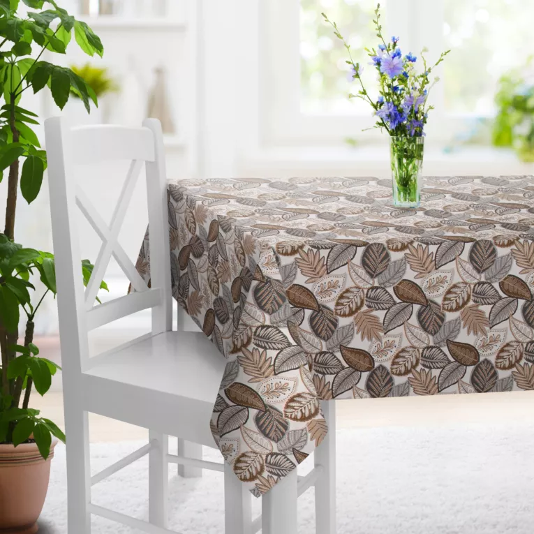 Obrus szyty brązowo popielaty z grubej, gobelinowej tkaniny o wzorze w liście, zawiera 50% bawełny