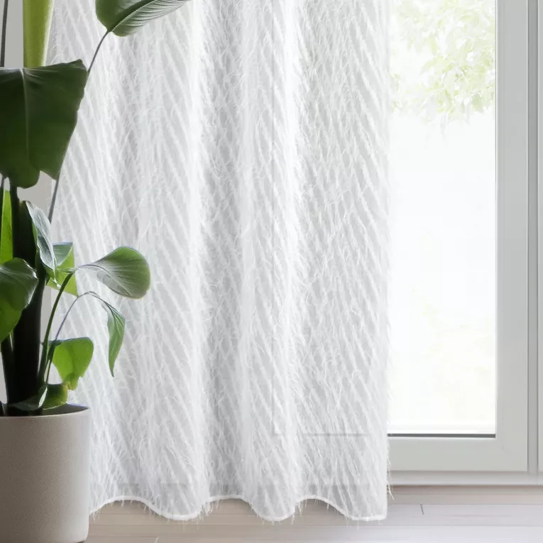 Zasłona biała zdobiona puszystą moherową nicią 140x250 cm przelotka - LAUREL