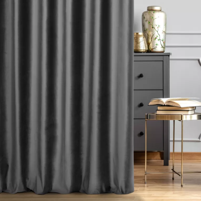 Zasłona szyta na taśmie 5 cm popielata z miękkiej półmatowej tkaniny welwetowej