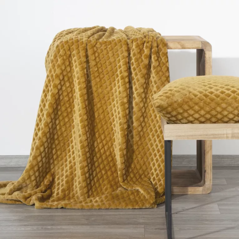 DESIGN 91 Koc BELA typu flano bardzo miękki w dotyku z geometrycznym efektem 3D