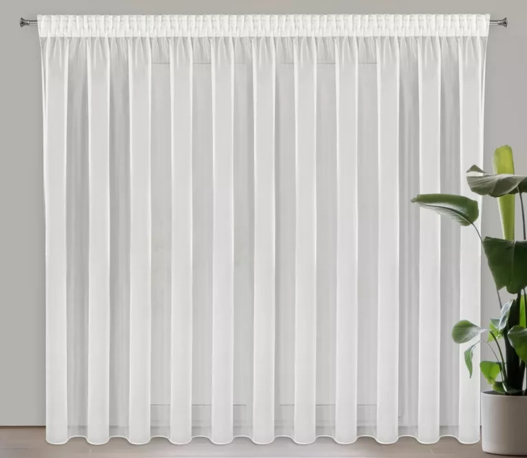 Firana kremowa z gładkiego mlecznego woalu wykończona szwem obciążającym VIOLET 400x180 cm taśma