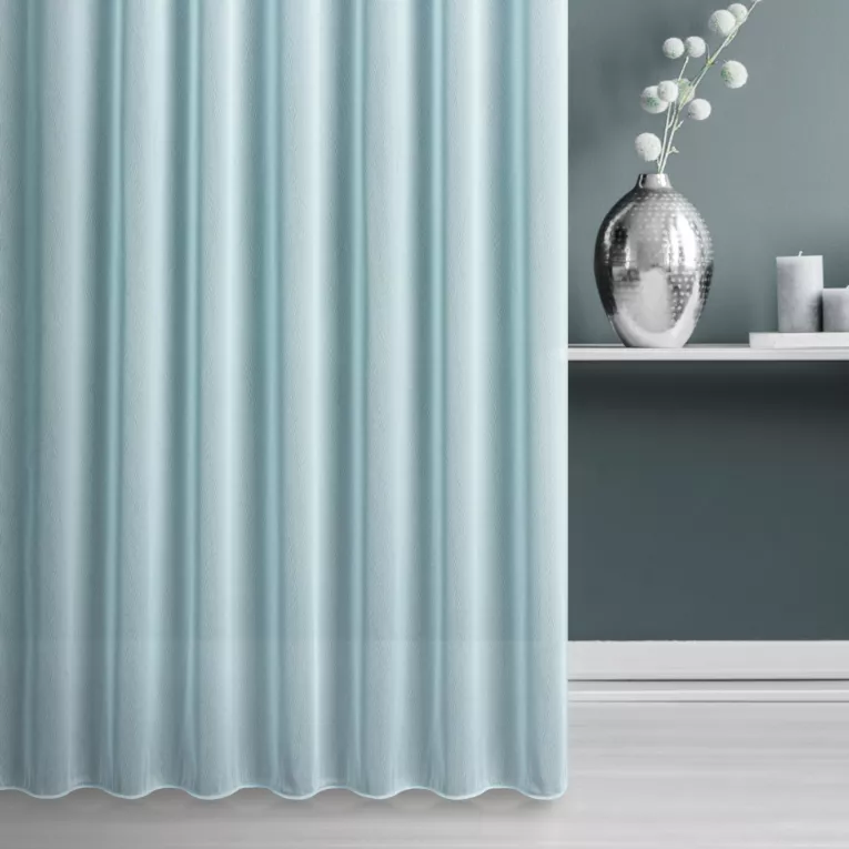 Tkanina firanowa o strukturze drobnej siatki wykończona obciążnikiem