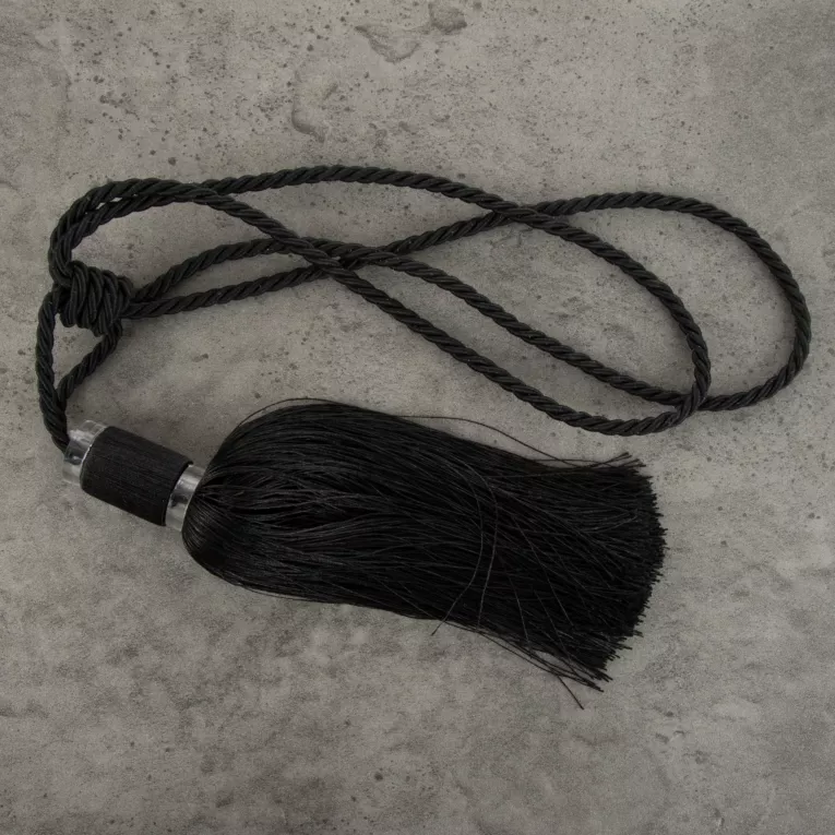 Dekoracyjny sznur do zasłon MILA z puszystym chwostem
